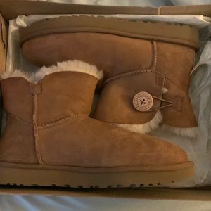 UGG Bailey Button
